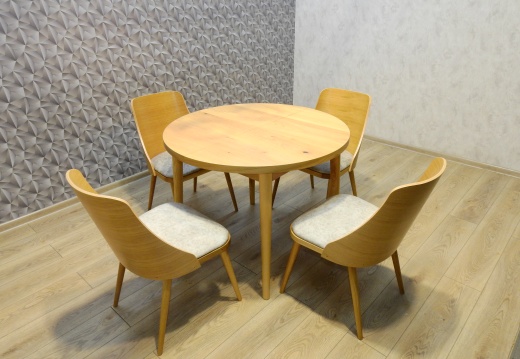 [20230303] Drewnainy stół okrągły z krzesłami